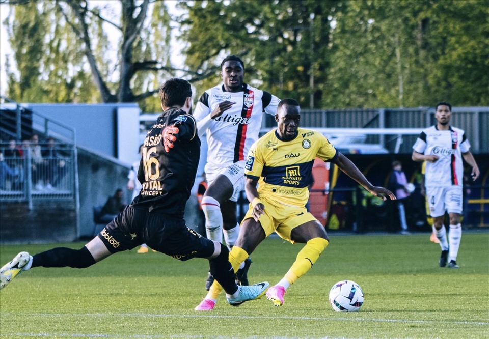 Quang Hải không có tên trong danh sách thi đấu của Pau FC vòng 32 Ligue 2