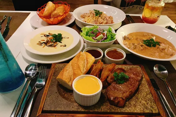 Từ miếng steak mềm mịn, thơm lừng đến sốt đi kèm đậm đà