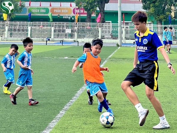 Sân bóng Đa Sỹ đã trở thành điểm đến quen thuộc không chỉ cho các đội bóng phong trào mà còn là nơi tổ chức các giải đấu có quy mô lớn